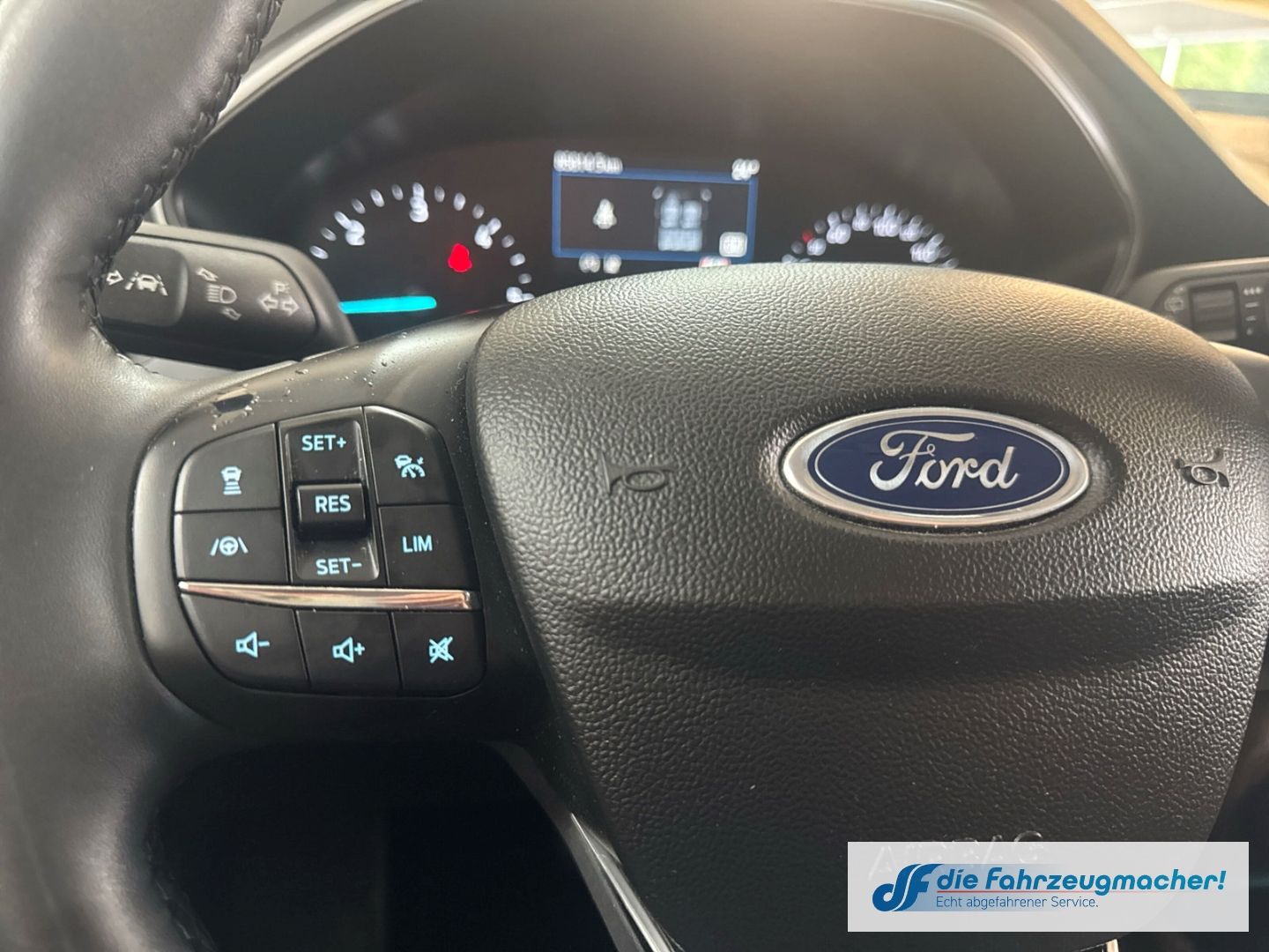 Fahrzeugabbildung Ford Focus Turnier Cool & Connect Navi LED Apple CarP