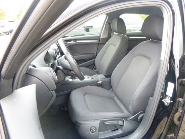 Fahrzeugabbildung Audi A3 Sportback 35 TFSI >AUT/NAV/Sitzheiz/Einparkh<