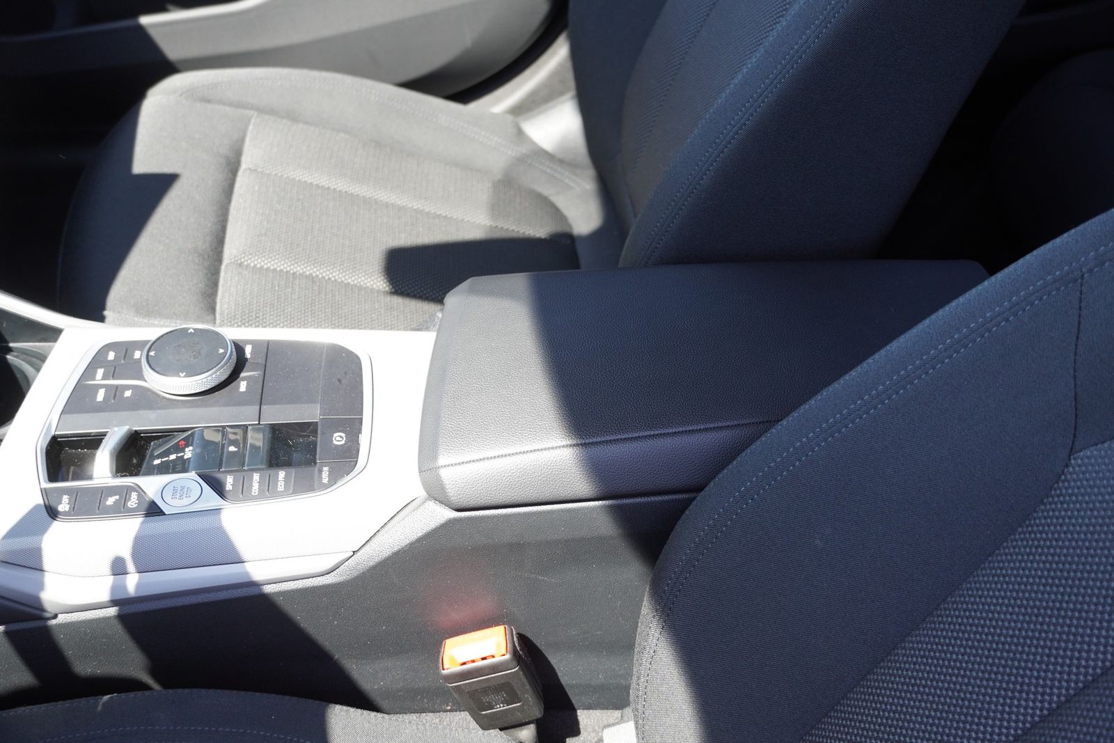 BMW 318i Touring LED Navi Tempomat Keyless Head-Up foto 17