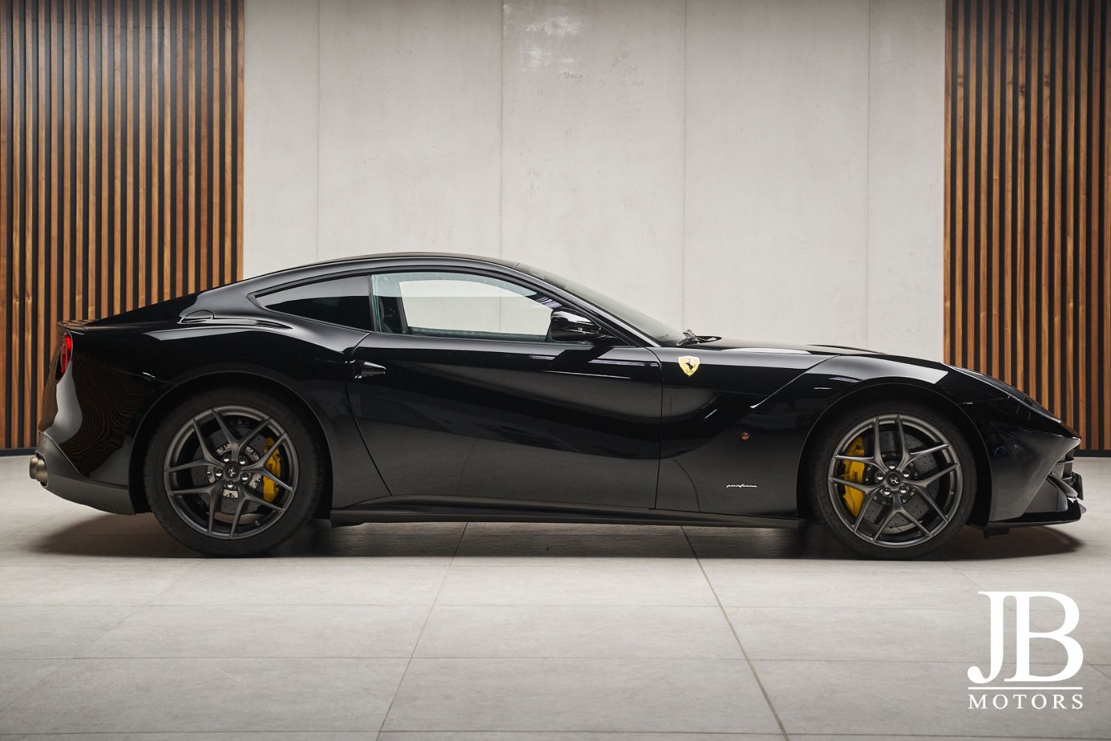 Fahrzeugabbildung Ferrari F12 Carbon Lift LED JBL Kamera Electric Seats