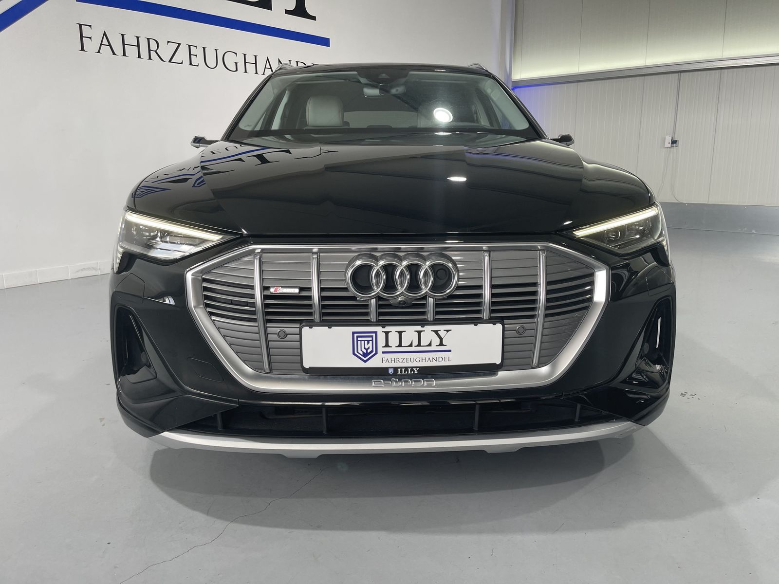 Fahrzeugabbildung Audi e-tron 55 Quattro*S-line*22°zoll*HUD*Leder*Cam*