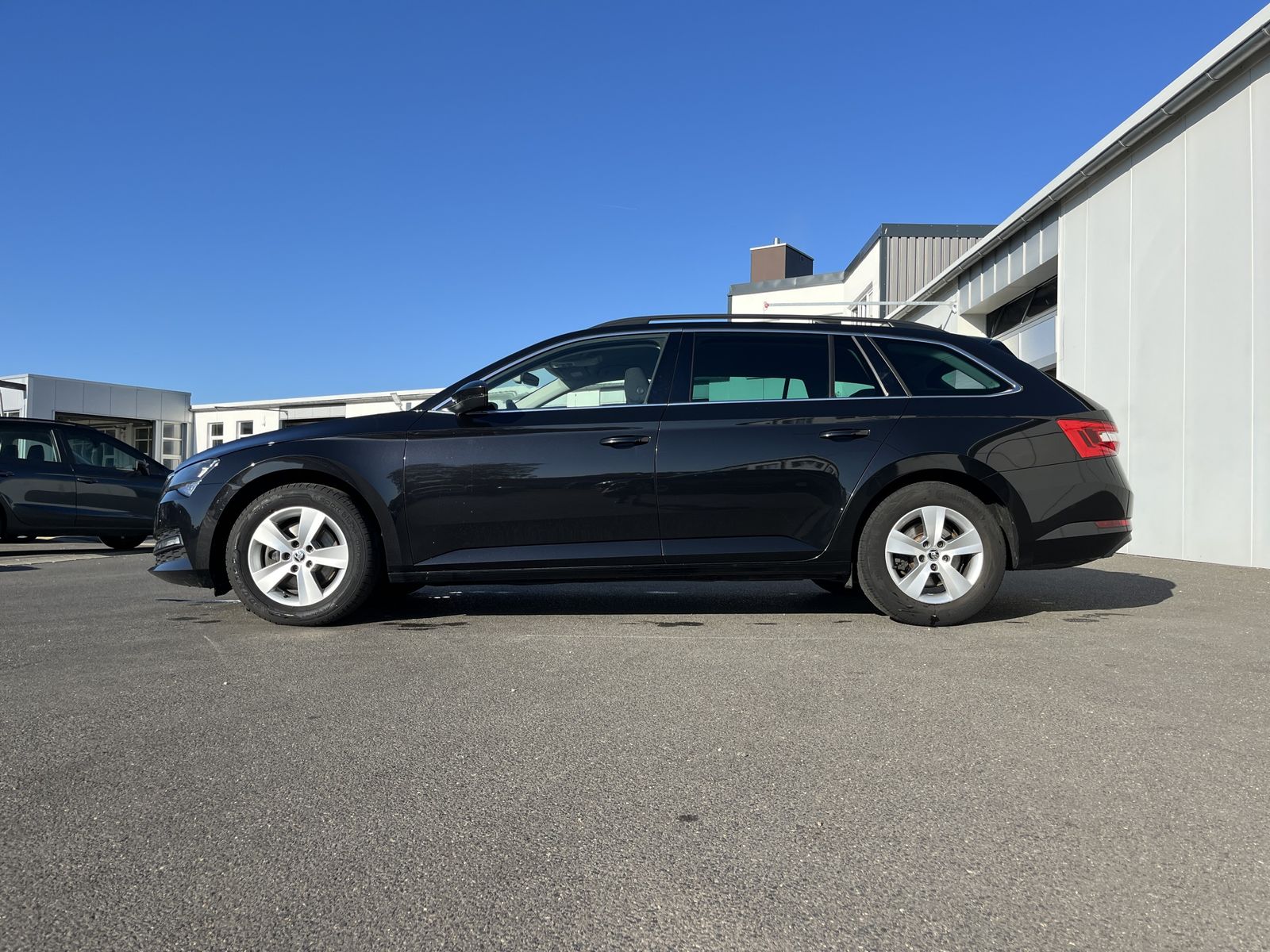 Skoda Superb Combi 2.0 TDI DSG Ambition 97€ m.20% Anz. imagem 2