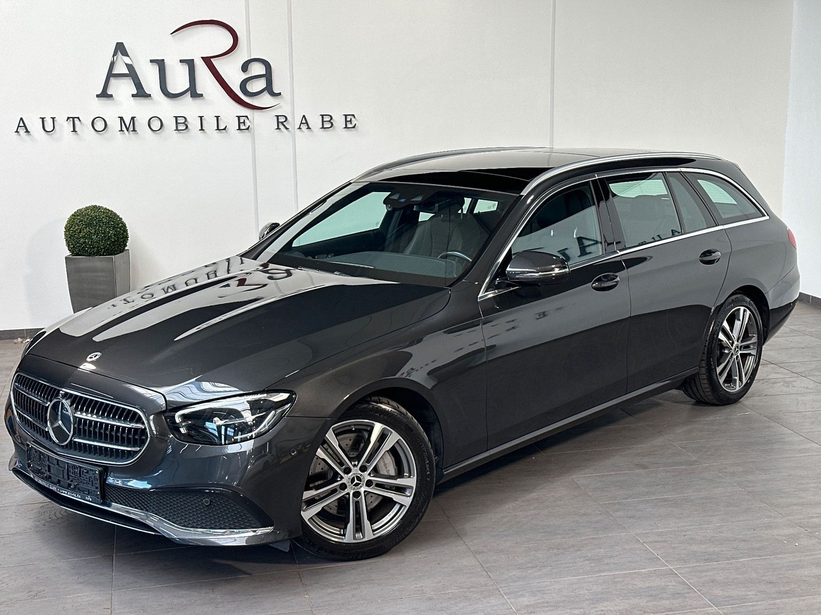 Mercedes-Benz E 220 d T Avantgarde NAV+LED+PANORAMA+DISTRONIC imagem 2