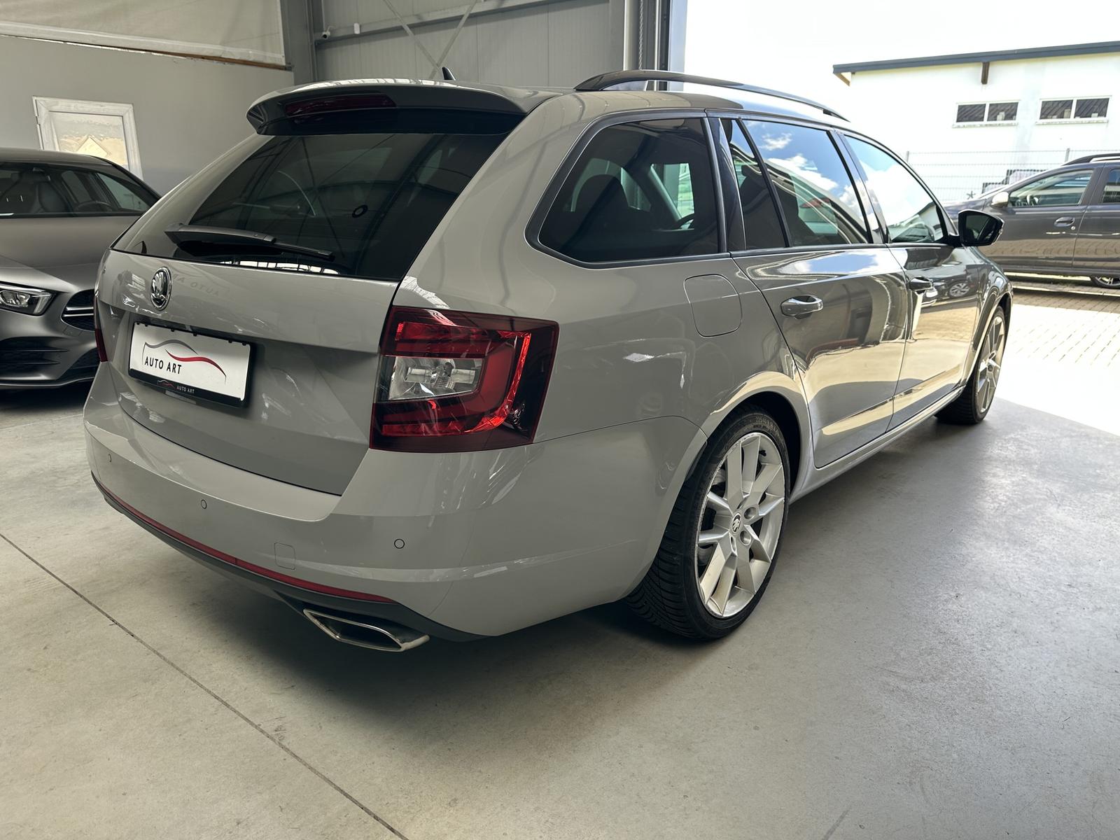 Skoda Octavia RS Navi LED ACC PDC SHZ AHK
