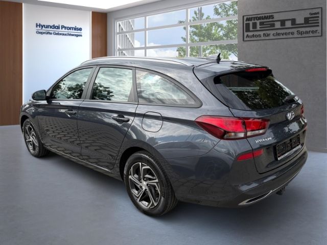 Fahrzeugabbildung Hyundai i30 1.6 cw Trend +CARPLAY+KLIMA+PDC+RFK+SHZ+UVM+