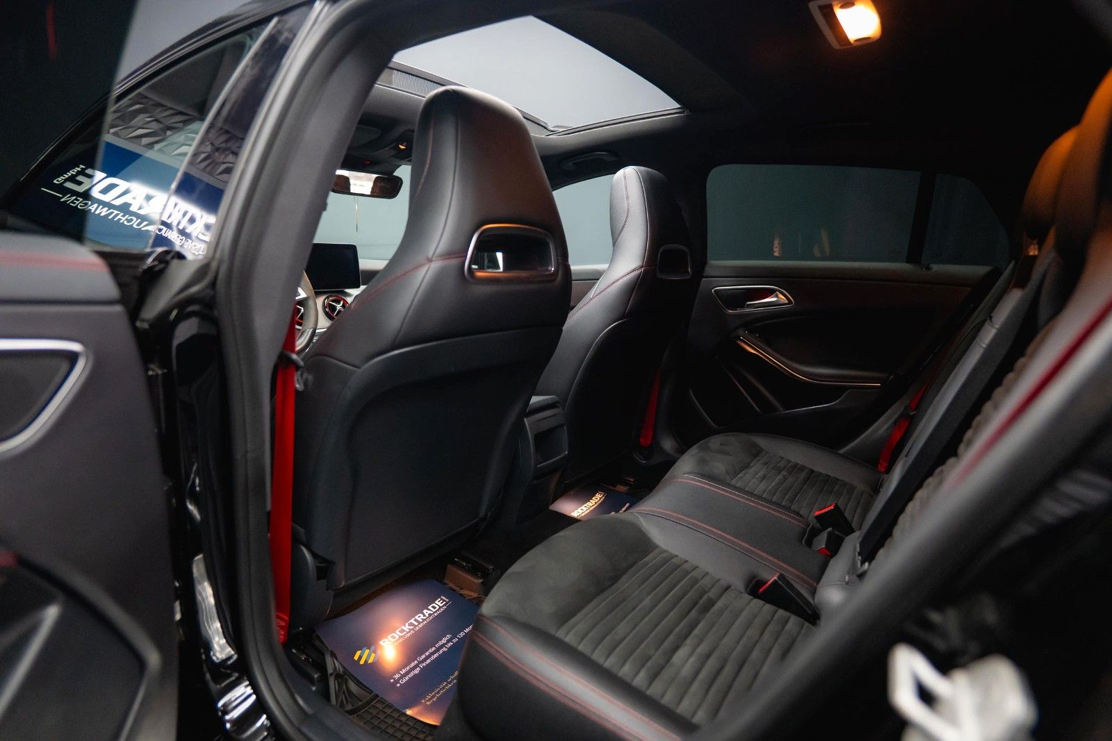Fahrzeugabbildung Mercedes-Benz CLA 45 AMG 4Matic Performance Night *Pano*LED*
