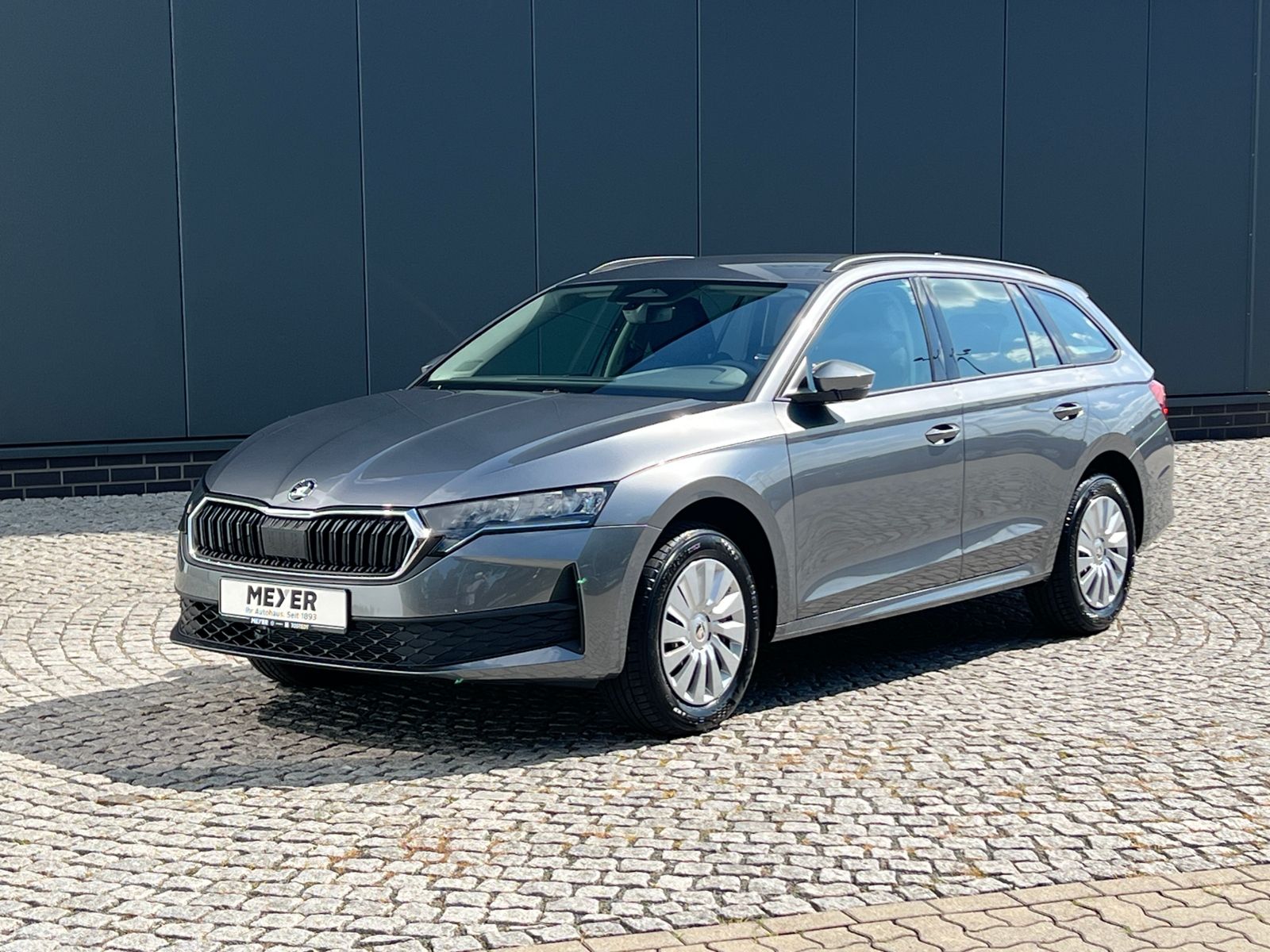 Fahrzeugabbildung SKODA Octavia Combi Essence 2.0 TDI *AHK, LED, SmartLi