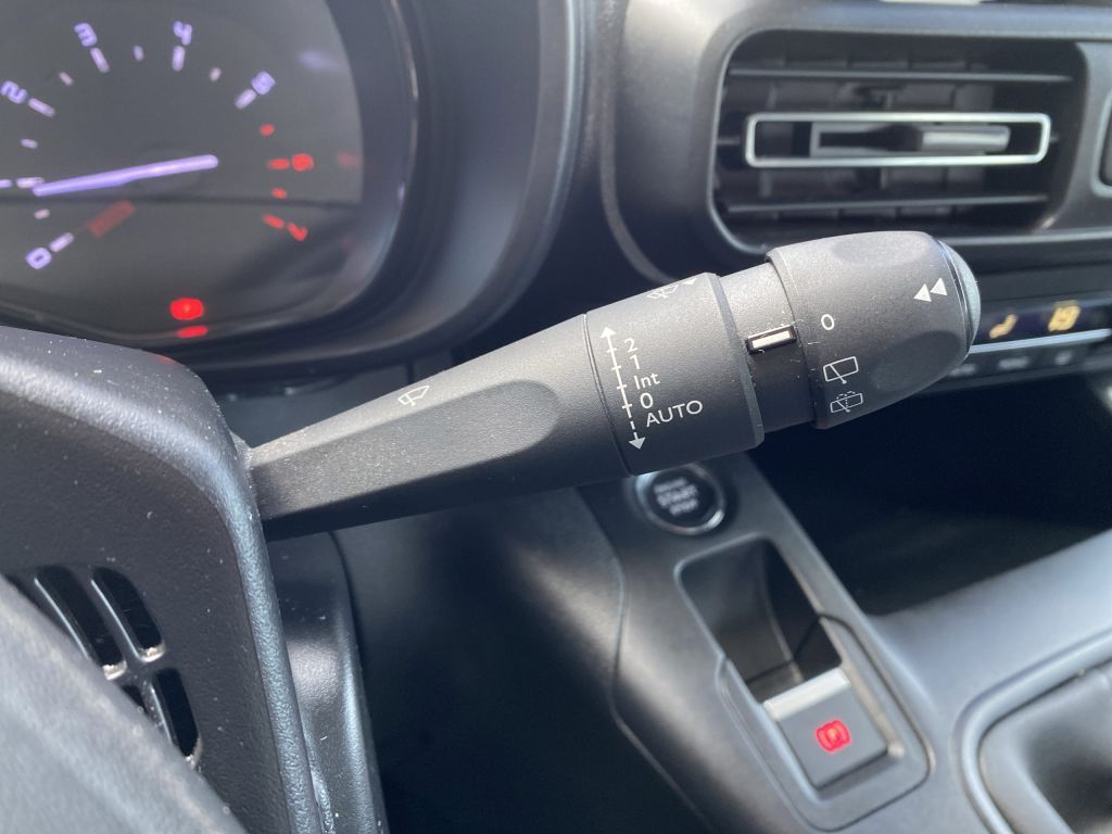 Fahrzeugabbildung Citroën Berlingo M PT 110 FEEL *Keyless*FArb-Touch *PDC*