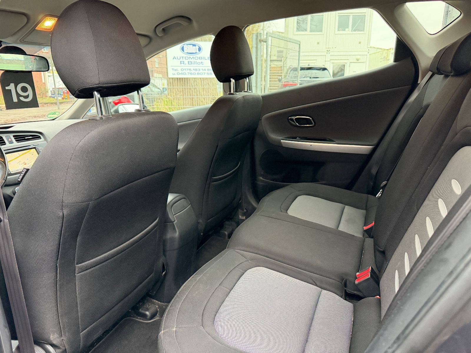 Fahrzeugabbildung Kia cee'd NAVI*KLIMA*PDC*SHZ*BT*1.HAND