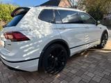 Volkswagen Tiguan Allspace 2.0 TSI DSG 4M R-Line Black - VW Tiguan Allspace von privat