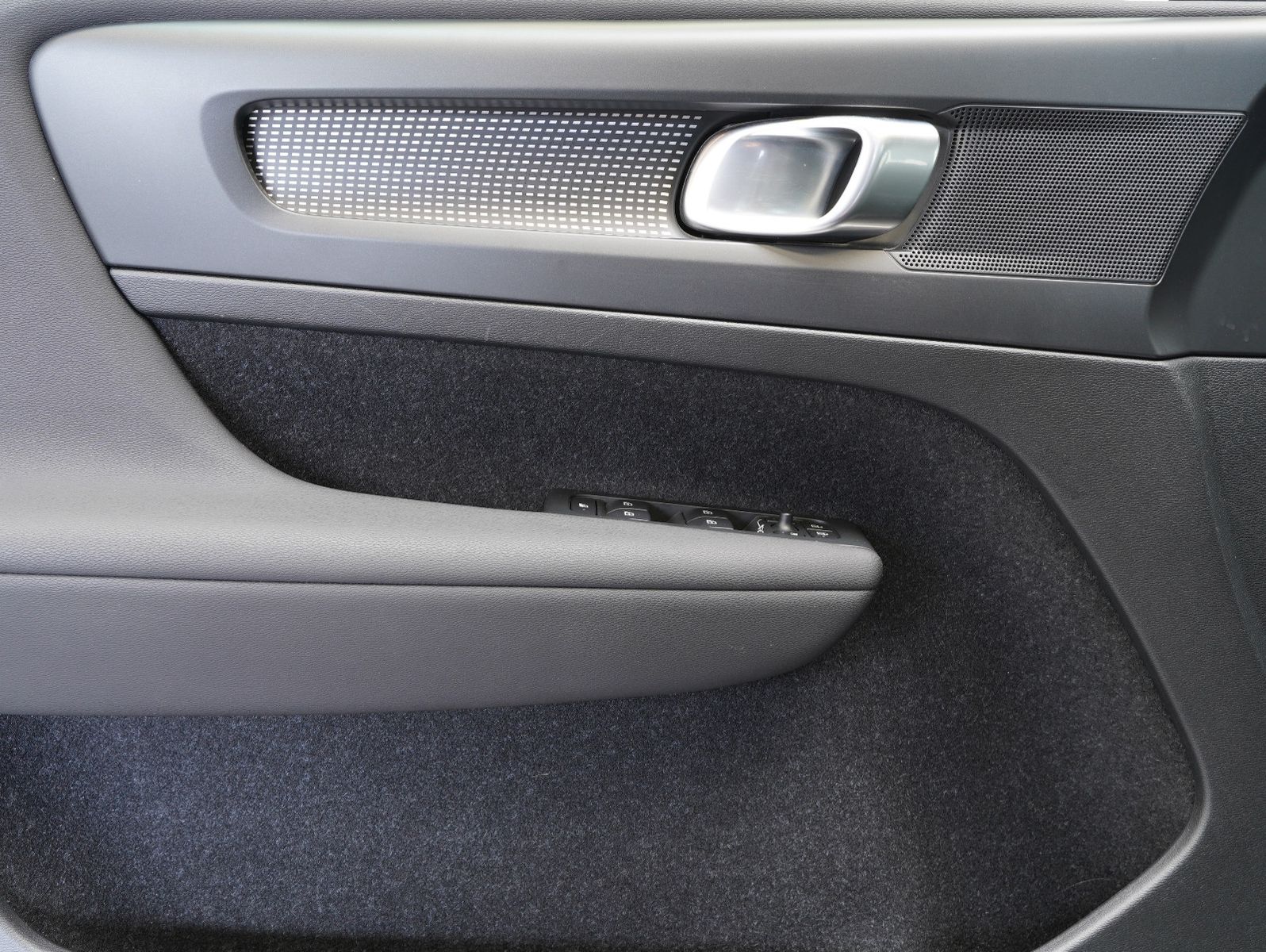 Fahrzeugabbildung Volvo XC40 T3 R Design LED/NAV/KAMERA/PANO
