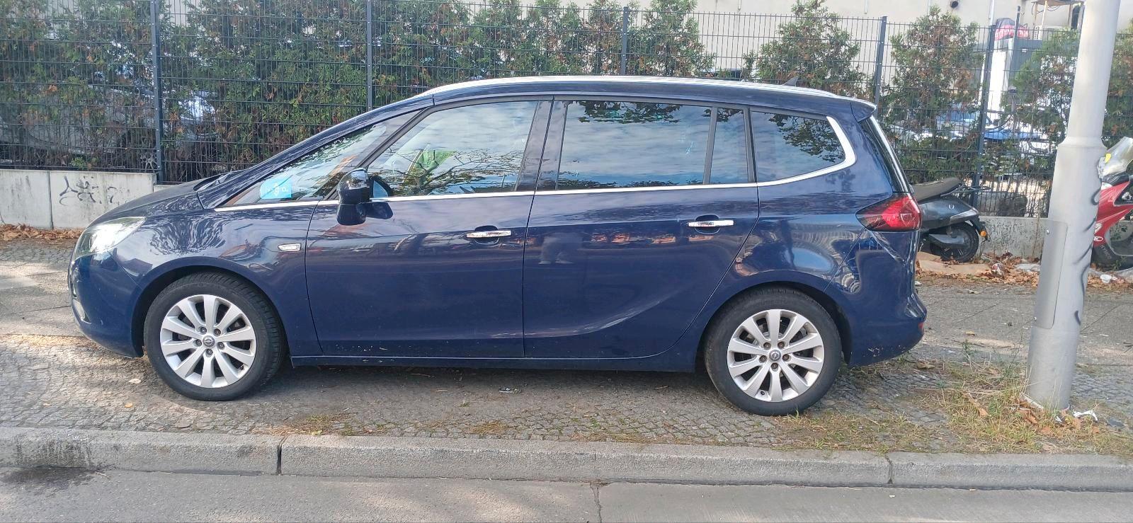 Opel Zafira 2012 — engine 140 HP (103kW)