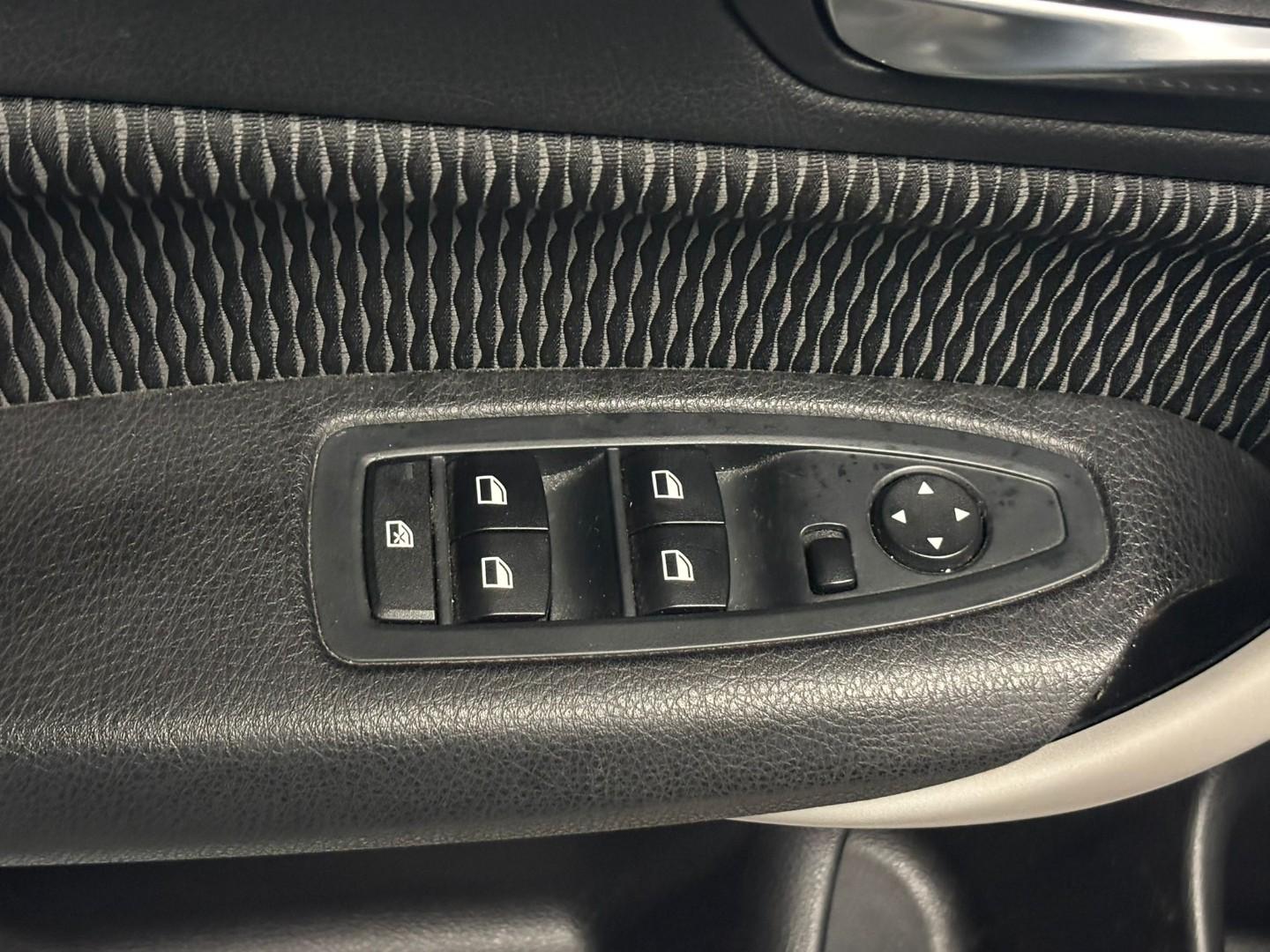 BMW 114 2014 — photo 6