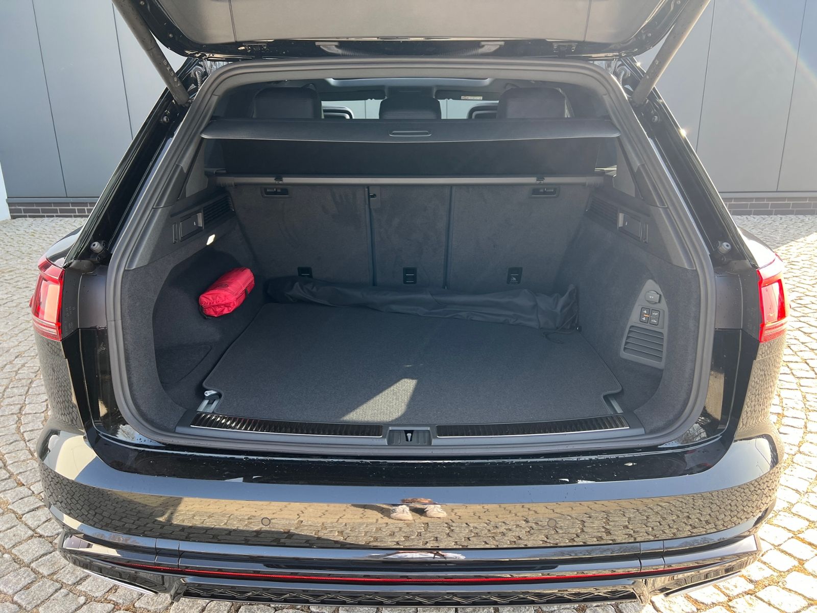 Fahrzeugabbildung Volkswagen Touareg R-Line FINAL EDITION 3.0 TDI 4MOTION