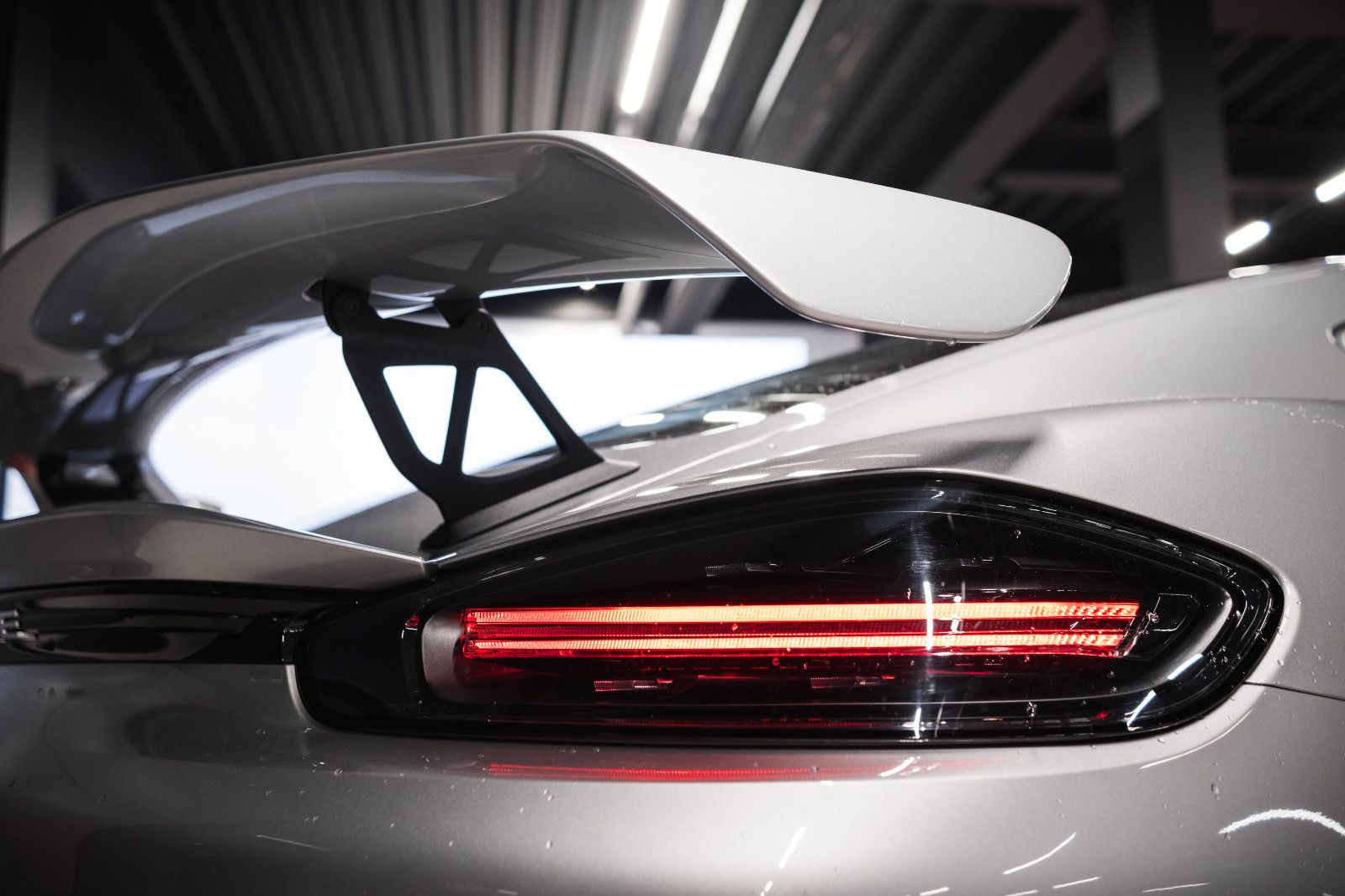 Fahrzeugabbildung Porsche Cayman 718 GT4, PCCB, LED, Vollschale, Kamera