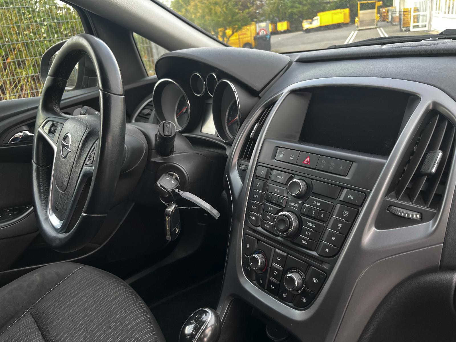 Opel Astra 2015 — photo 12
