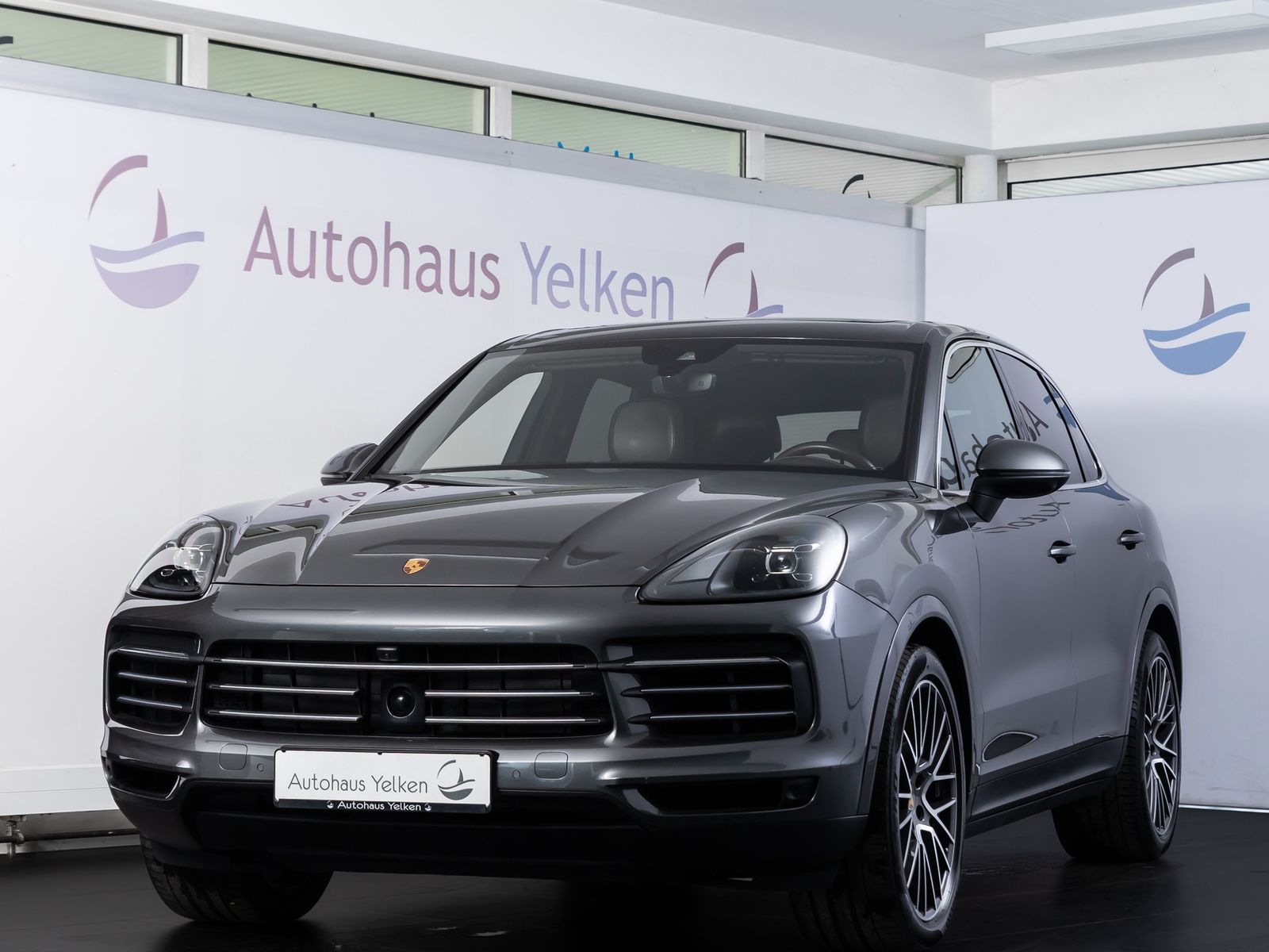 Porsche Cayenne - 1