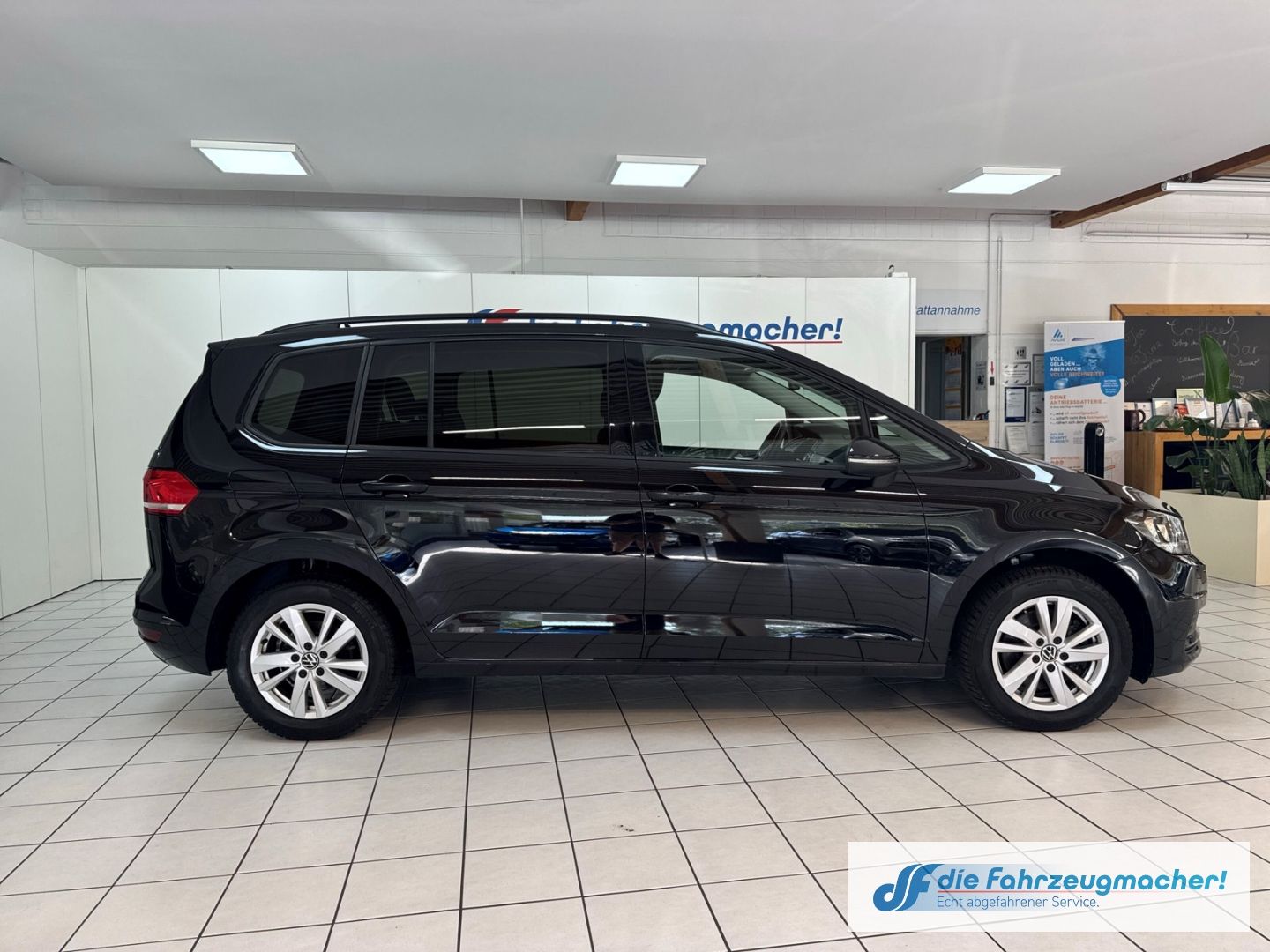 Fahrzeugabbildung Volkswagen Touran Comfortline 7.Si. AHK-klap.150PS Navi Dig