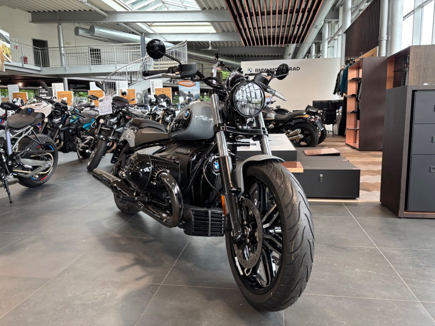 Fahrzeugabbildung BMW R 18 Komfort-Paket, Blacked-Out-Paket