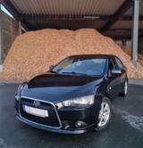 Mitsubishi Lancer 1.5 - - schwarze Mitsubishi Lancer