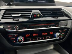 BMW 520 d M Sport Line / 2.HD / NUR 87.tKM /PANORAMA BMW 520 d M Sport Line / 2.HD / NUR 87.tKM /PANORAMA