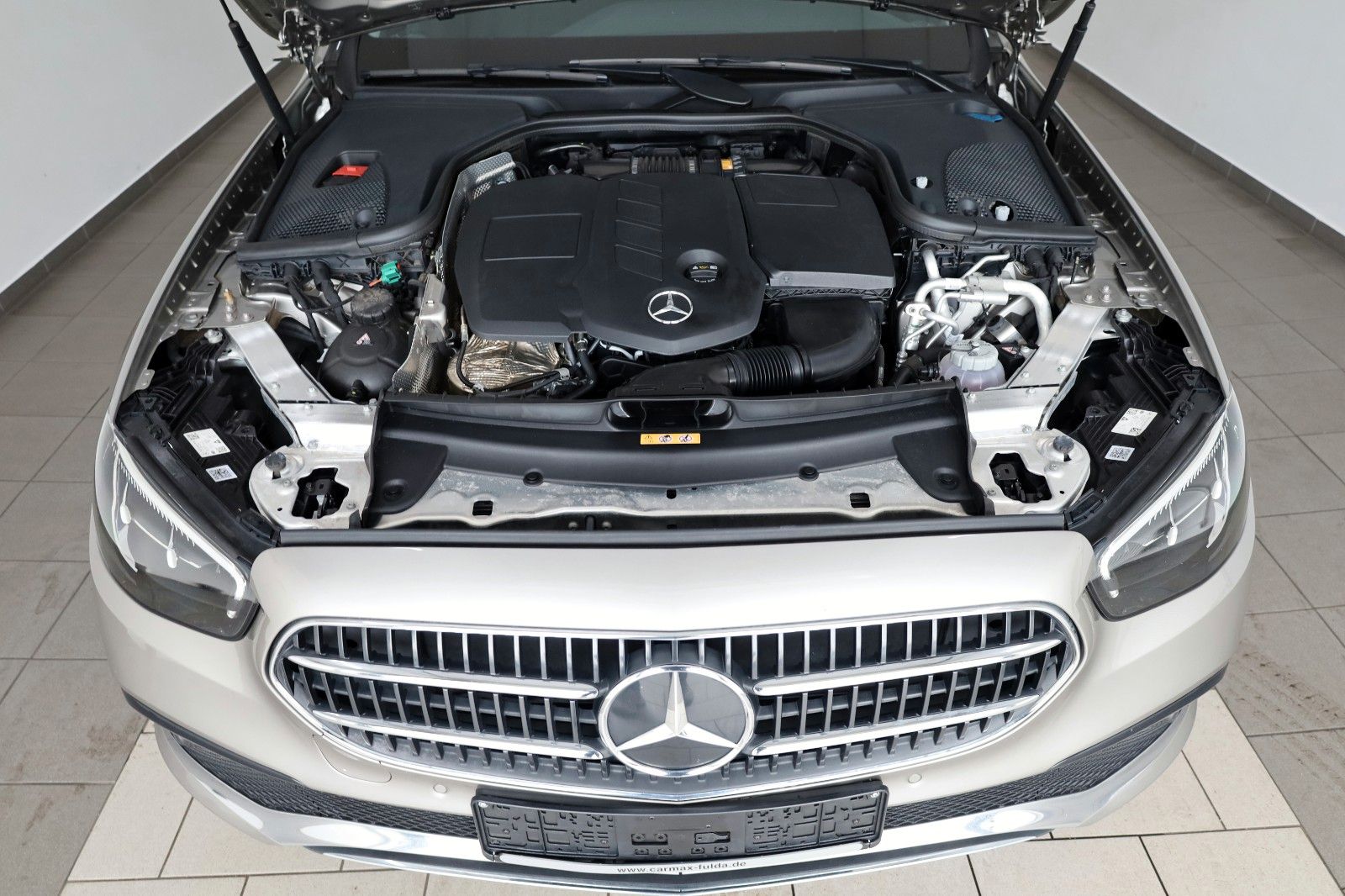 Fahrzeugabbildung Mercedes-Benz E 300de Lim. Avantgarde Leder,Navi,LED,SH,Kamera