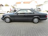 Mercedes-Benz E 220 Coupe Leder 27 Jahre ein Besitzer Orginal - Mercedes-Benz E 220 mit Benzin-Antrieb