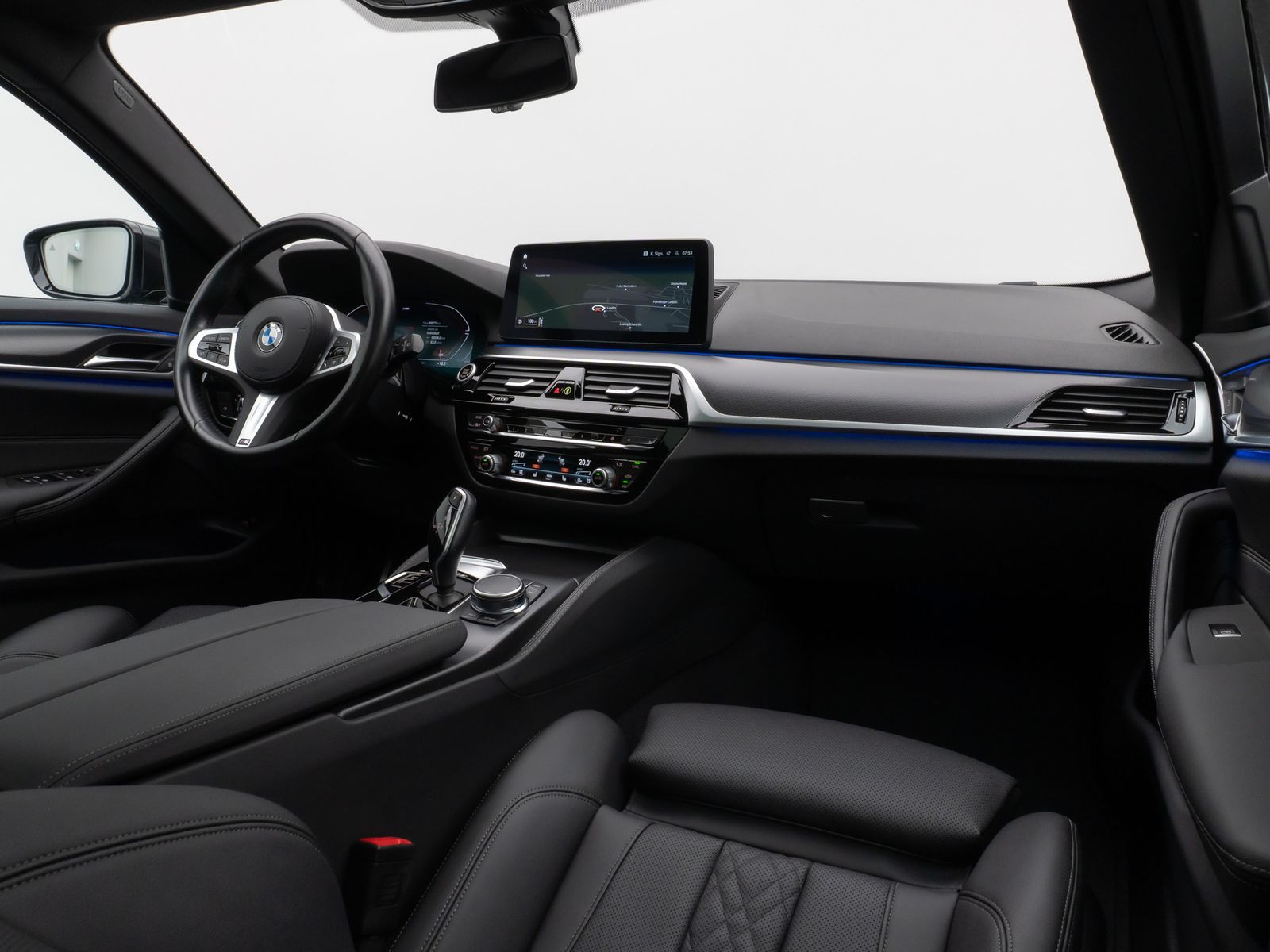 Fahrzeugabbildung BMW 520d xD M Sport Panorama Kamera DAB AHK Alarm