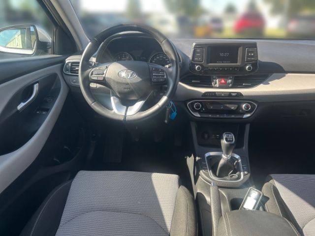 Fahrzeugabbildung Hyundai i30 Select 1.4 Fahrerprofil Spurhalteass. Fernli