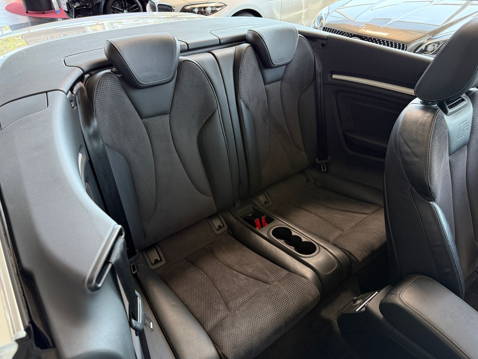 Fahrzeugabbildung Audi A3 Cabriolet S line 35 TFSI KAM LED NAVI