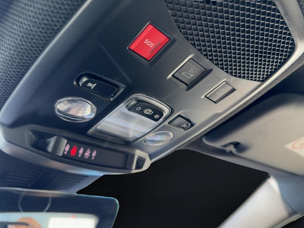 Fahrzeugabbildung Jeep Avenger e-Hybrid Altitude NAVI ALLWETTER WINTER