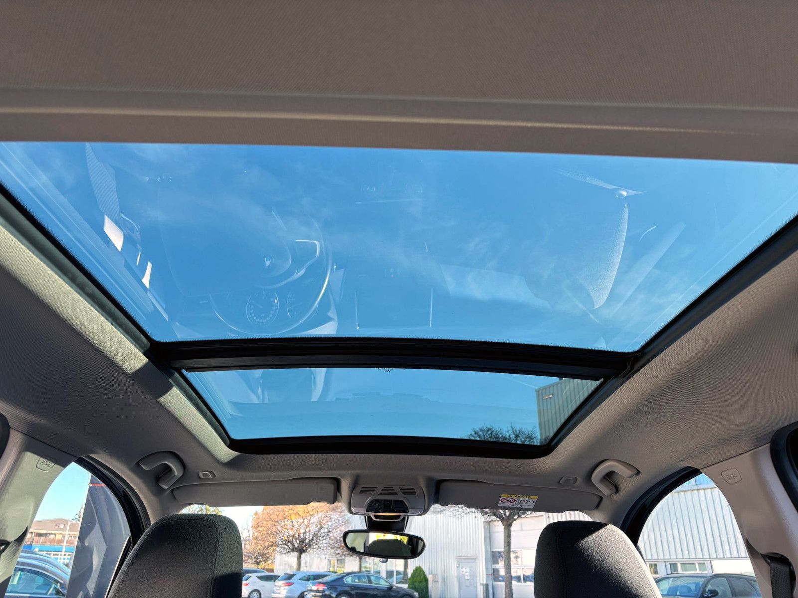 Fahrzeugabbildung BMW 220i Active Tourer Steptr. Advantage HUD ACC KAM