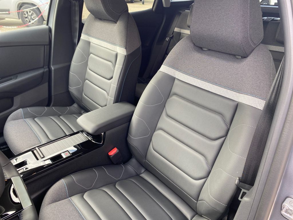 Fahrzeugabbildung Citroën C4 PureTech 130 Stop&Start EAT8 MAX *Kälte-Paket