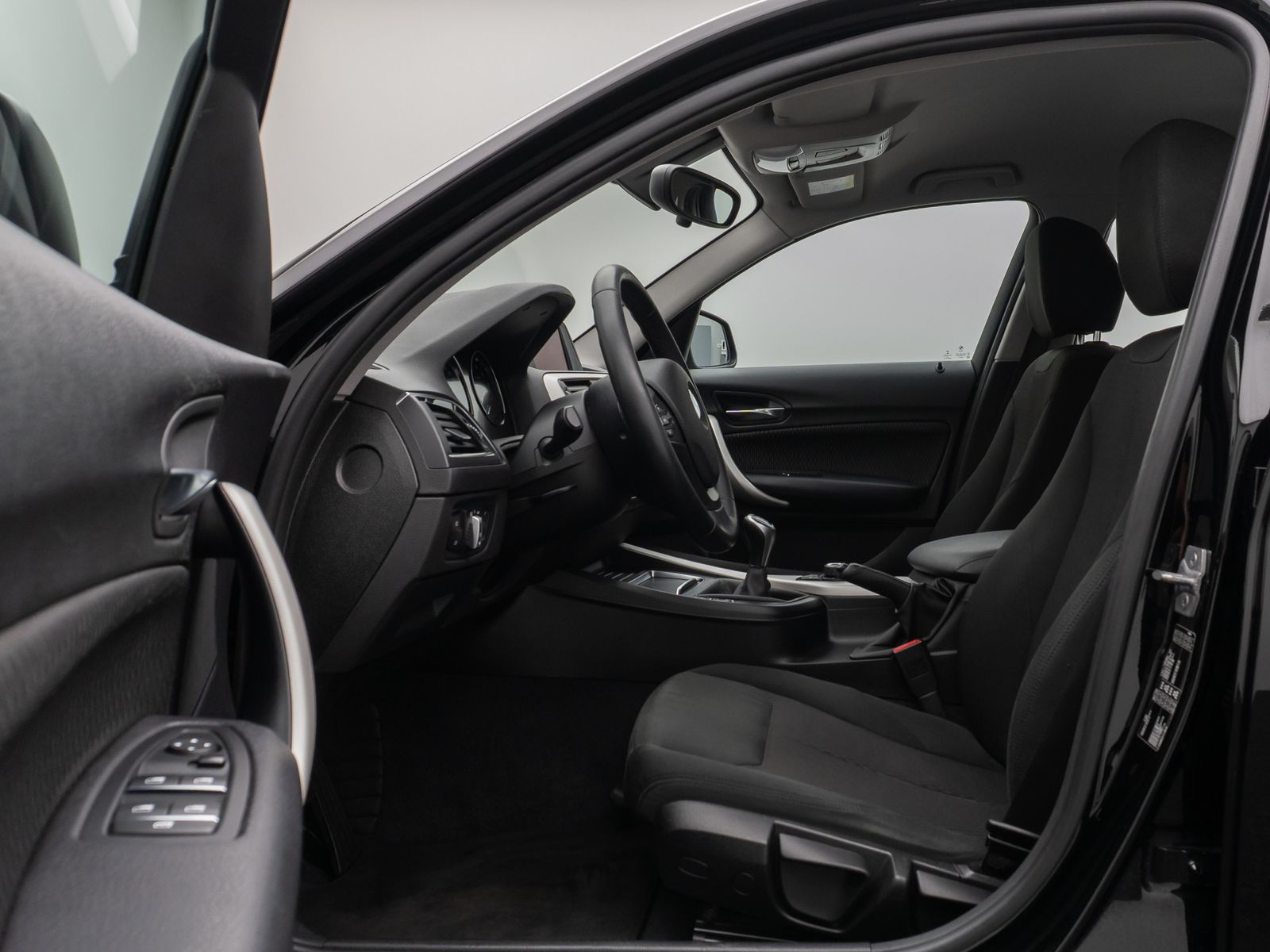 Fahrzeugabbildung BMW 118i PDChinten Sitzheizung Geschwindigkeitsreg.