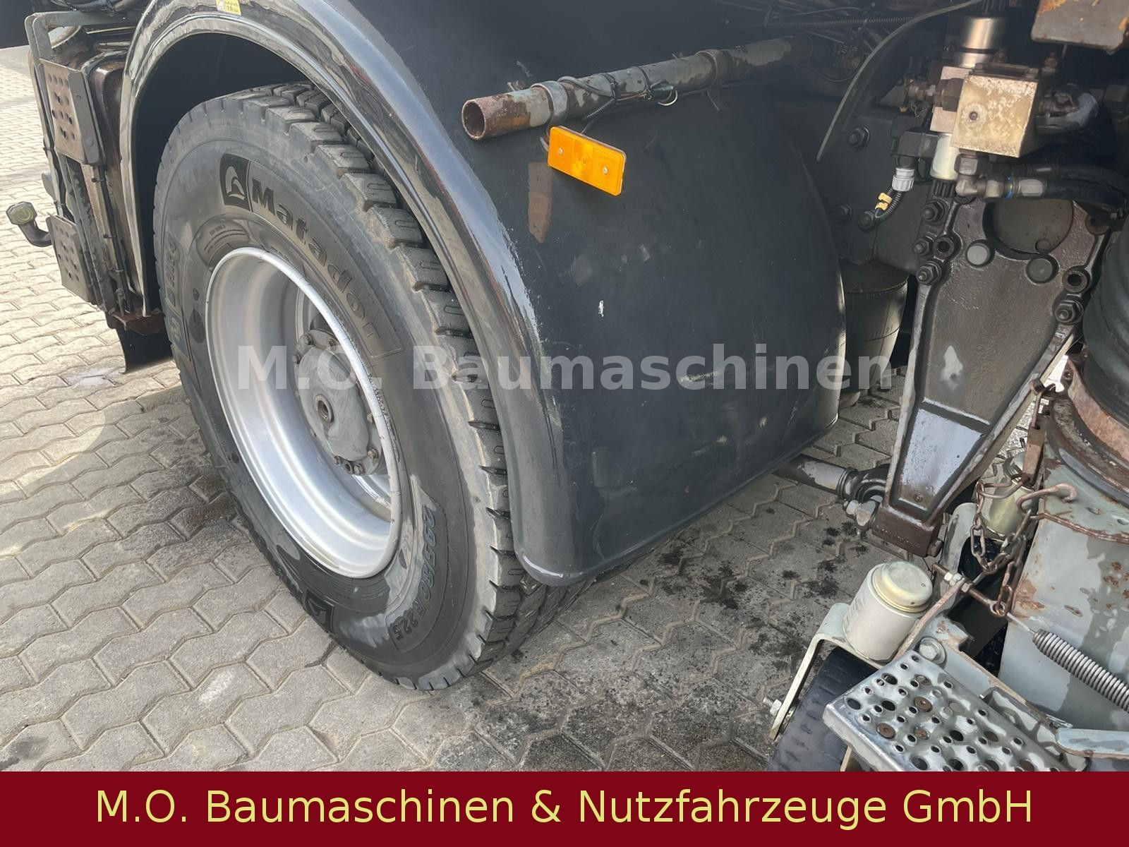 Fahrzeugabbildung Mercedes-Benz 1824 L / Kehrmaschine Schörling TA2 / 4x2 / AC