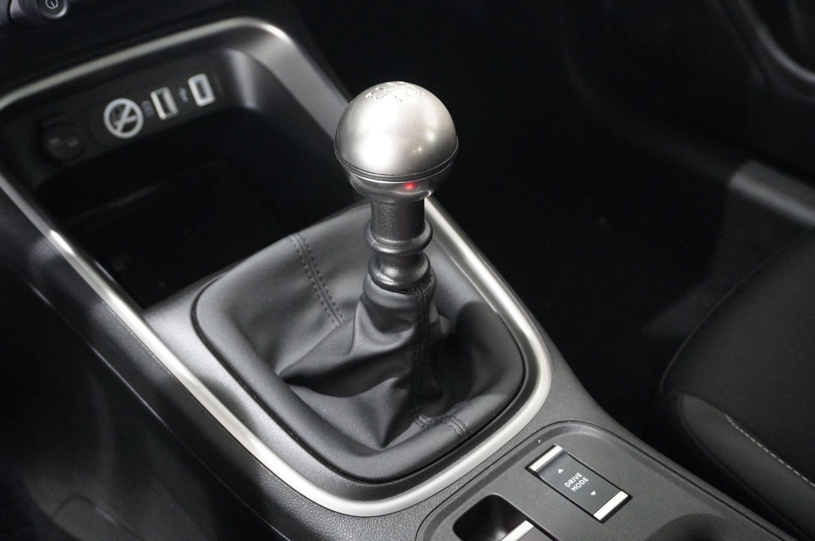 Fahrzeugabbildung Jeep Avenger 1.2 ALTITUDE MY25 NAVI/LED/KAMERA/SH/JBL