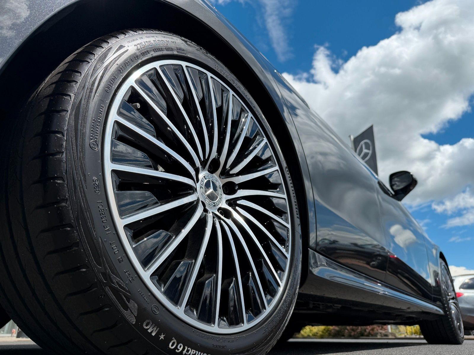 Fahrzeugabbildung Mercedes-Benz E 220 d T AMG Pano+AHK+360°+Distr+Digital+20"