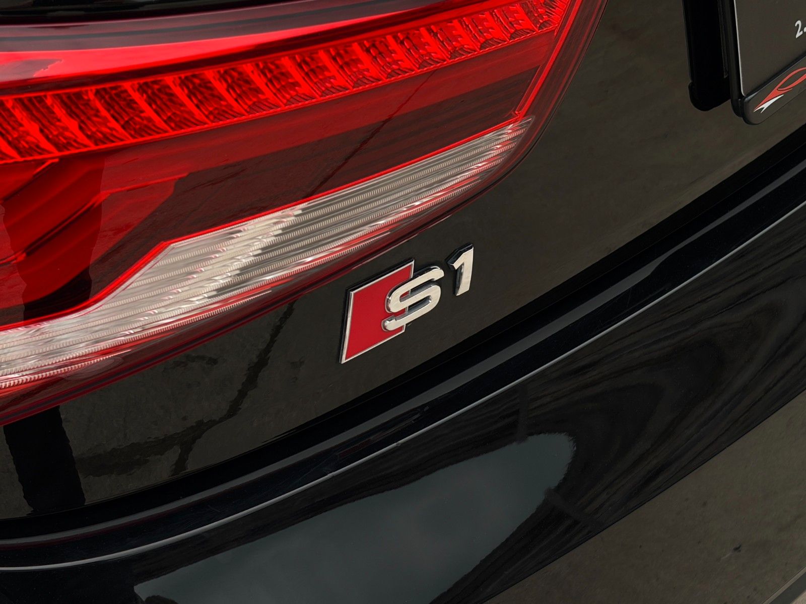 Fahrzeugabbildung Audi S1 2.0 TFSI quattro SHZ PDC Navi Leder Ambiente
