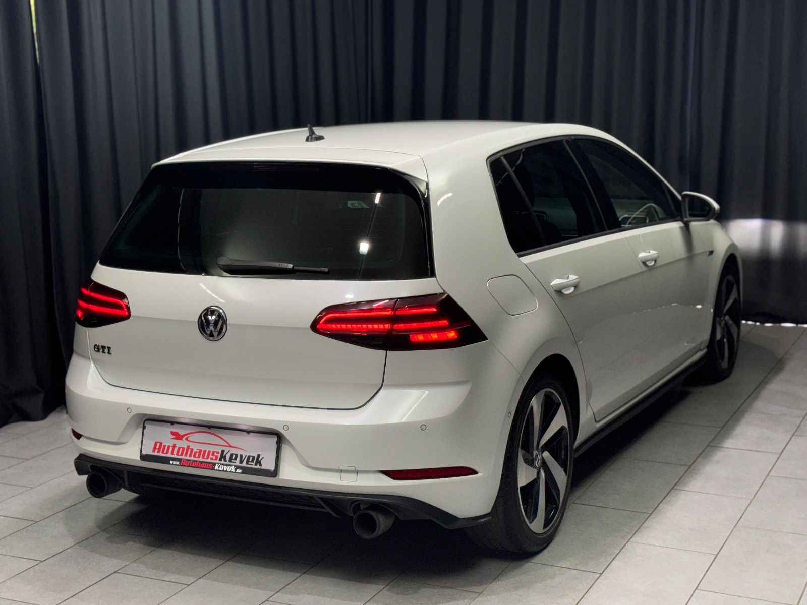 Fahrzeugabbildung Volkswagen Golf VII Lim. GTI BMT/Start-Stopp