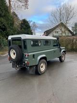 Land Rover Defender 110 TD4 Station Wagon E E - Land Rover Defender mit Diesel-Antrieb: Geländewagen