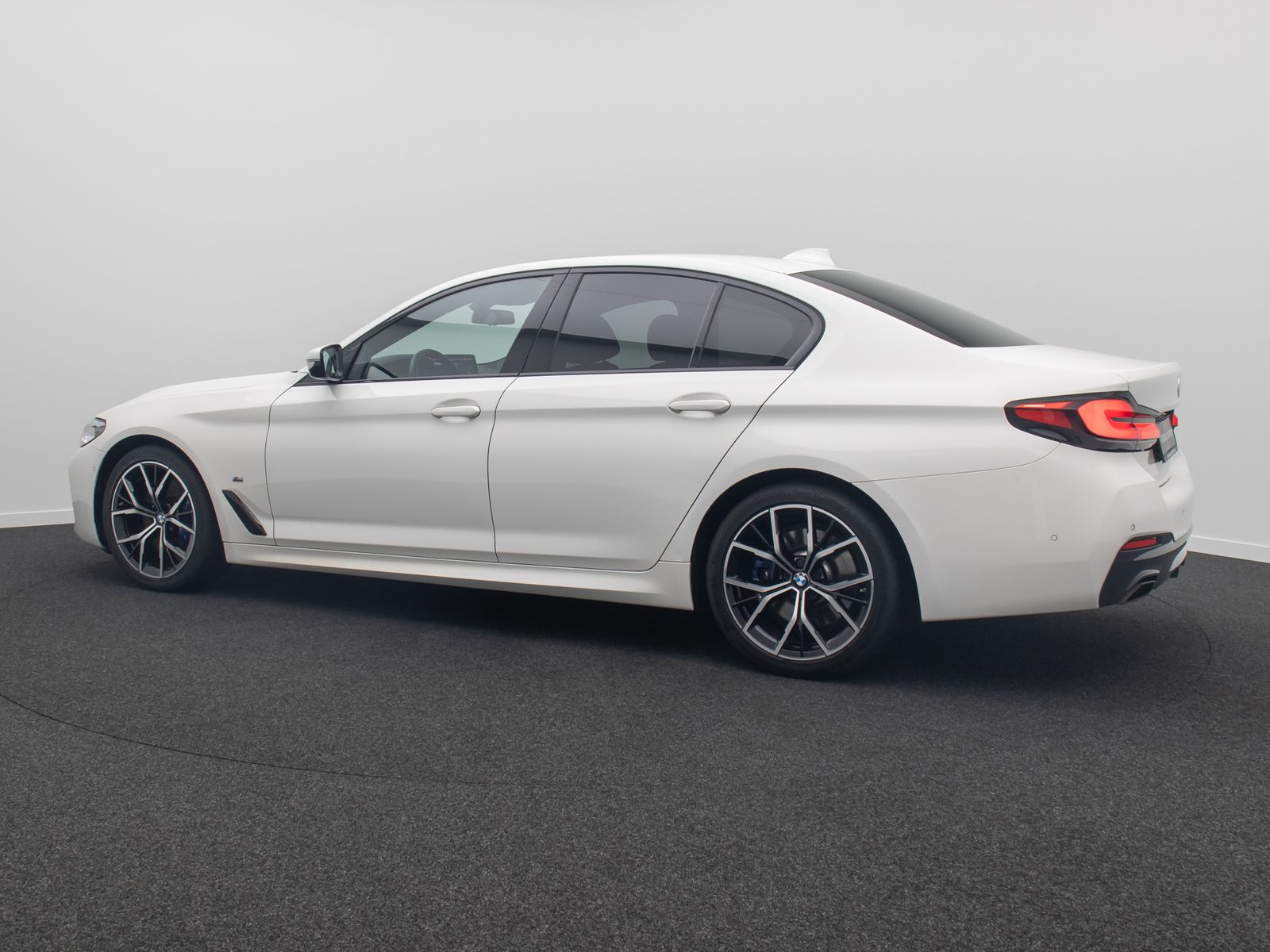 Fahrzeugabbildung BMW 530d xD M Sport Kamera DAB 4xKlima ACC Alarm 19"