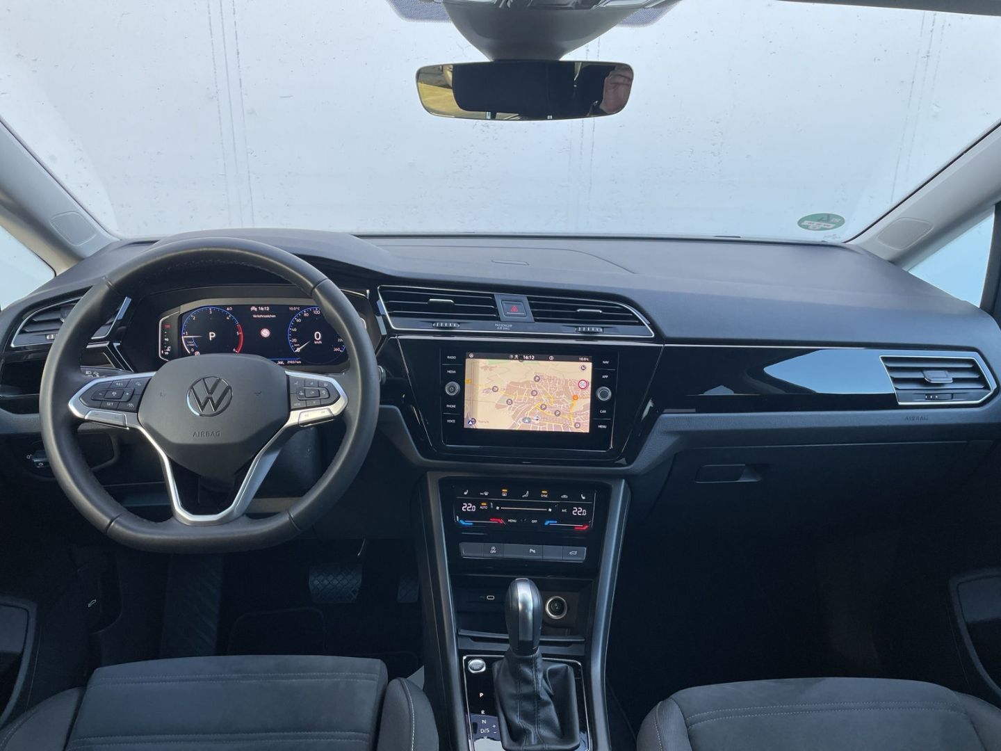 Touran 2.0TDI DSG R-Line AHK/Kamera/ACC/Navi/LED