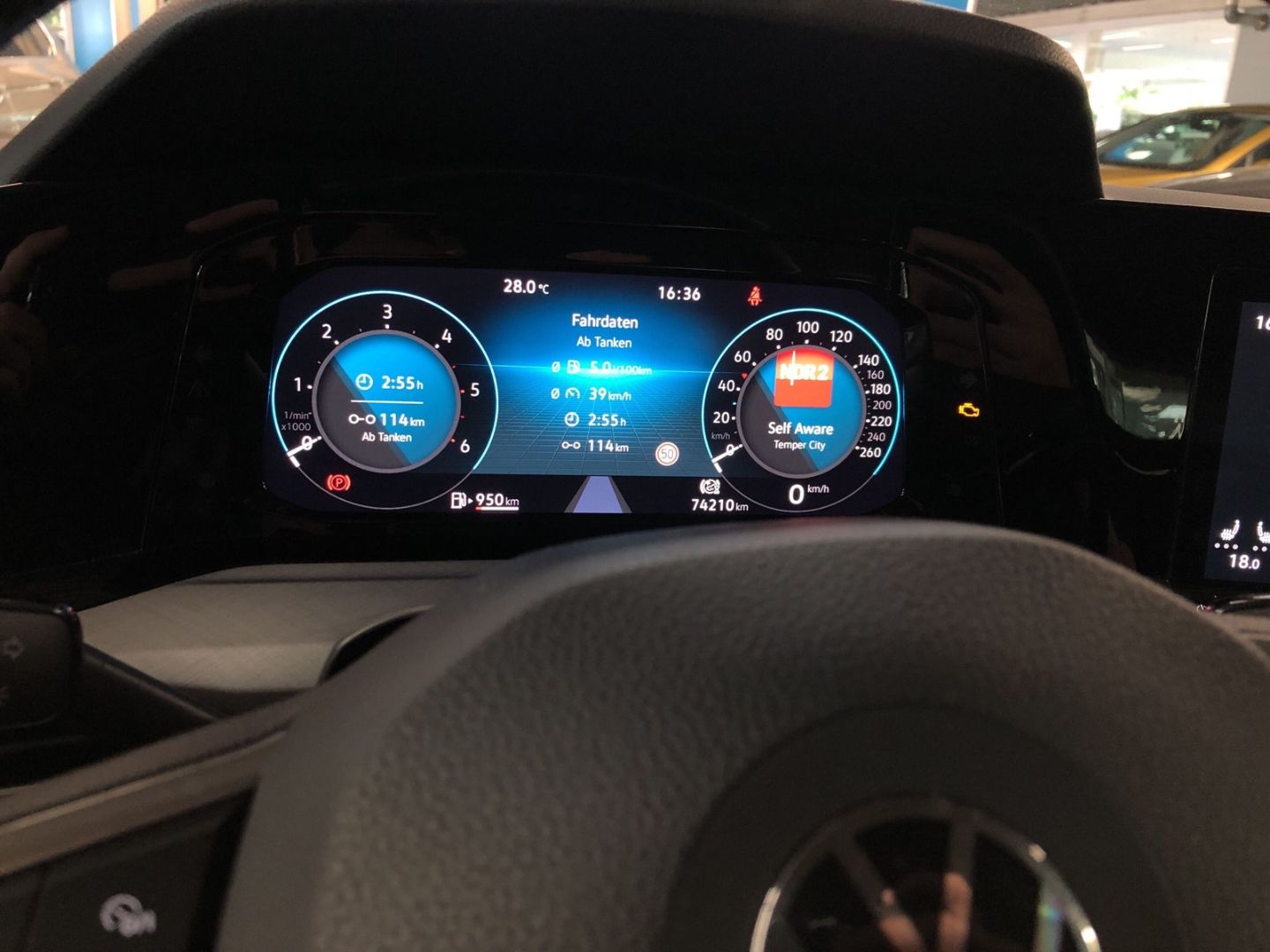 Fahrzeugabbildung Volkswagen Golf Variant Life 2.0 TDI AHK-klappbar Navi Digi