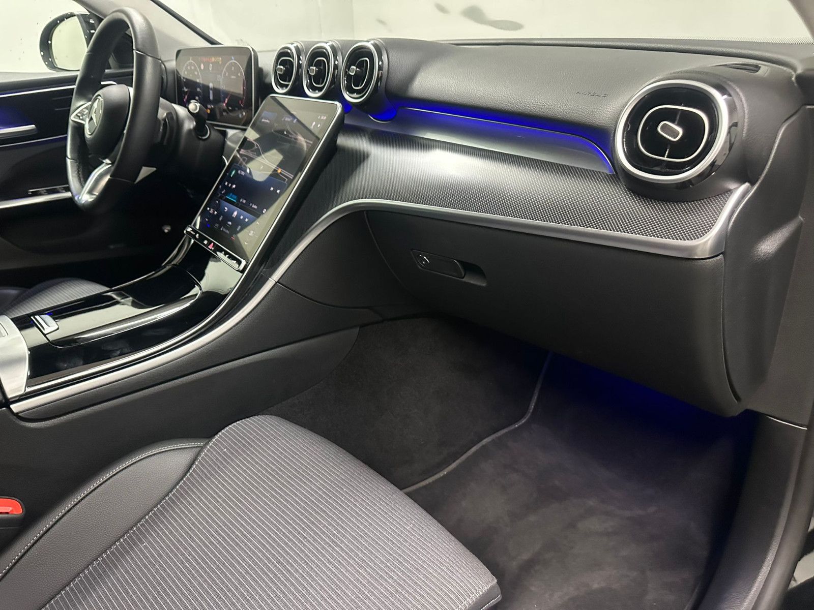 Fahrzeugabbildung Mercedes-Benz C 220 d T Autom. *AVANTGARDE*DISTRO*AHK*NIGHT