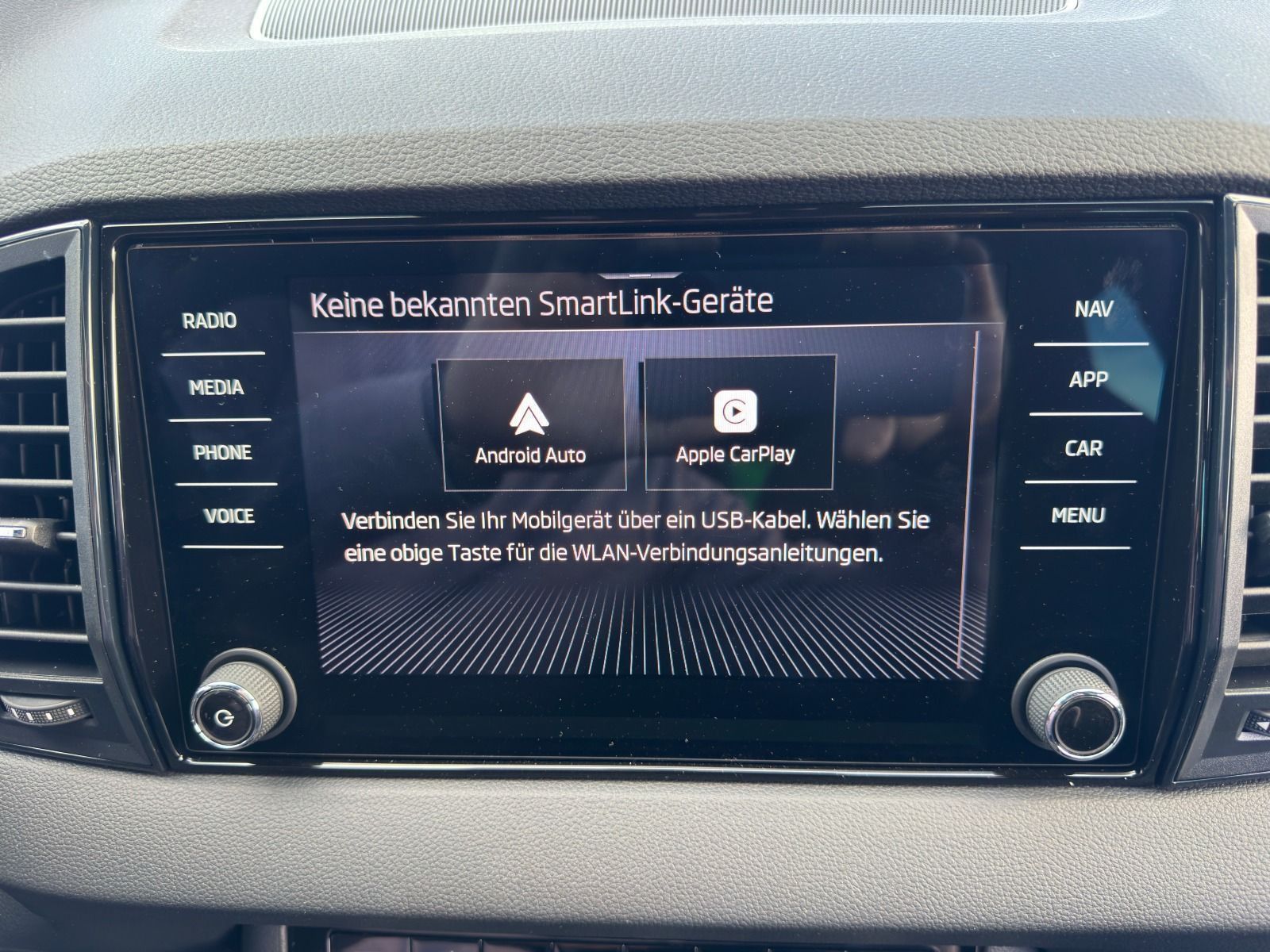 Fahrzeugabbildung SKODA Karoq Sportline 1.5TSI DSG*360°Cam*AHK*eHeck*19Z