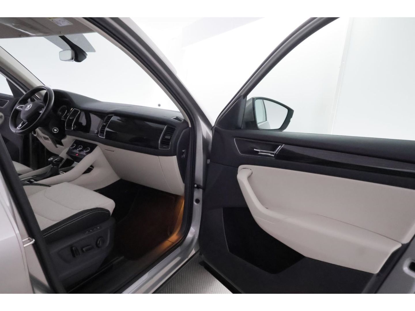 Skoda Kodiaq 2.0TSI 4x4 DSG Style+LED+CARPLAY+TEMPO+PD foto 19
