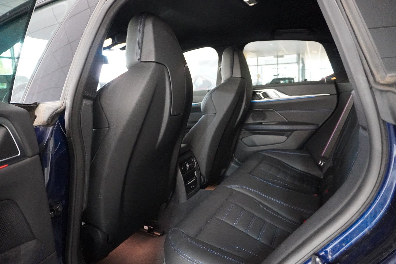 Fahrzeugabbildung BMW i4 Gran Coupe 40 eDrive M-SPORT NAVI/LED/360°/SH