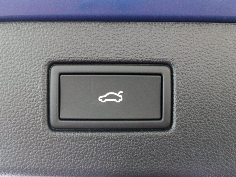 Fahrzeugabbildung Volkswagen T-Roc NEU 1.5 eTSI R-Line Black Style  NAVI+IQ-L