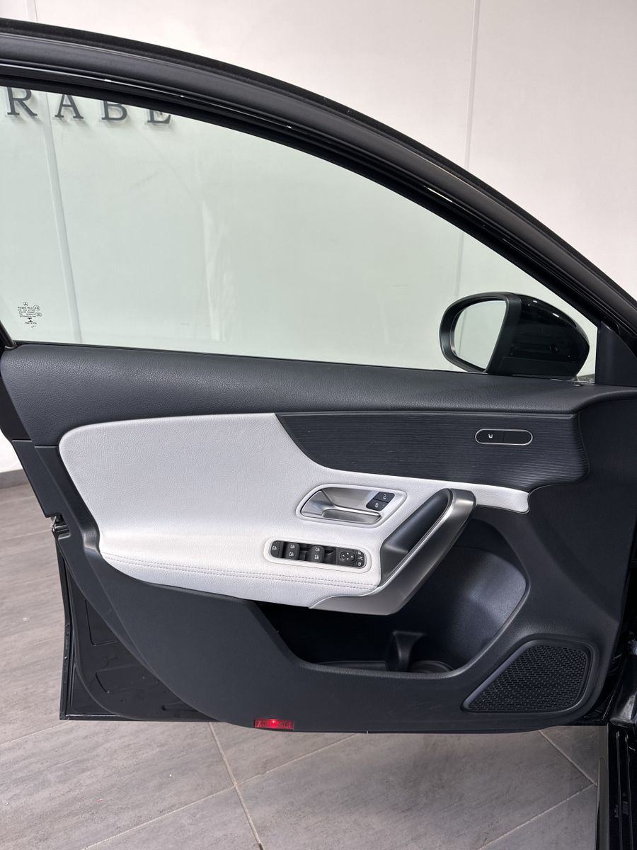 Fahrzeugabbildung Mercedes-Benz A 200 AMG Line NAV+LED+KAMERA+PANORAMA+WIDESCREE