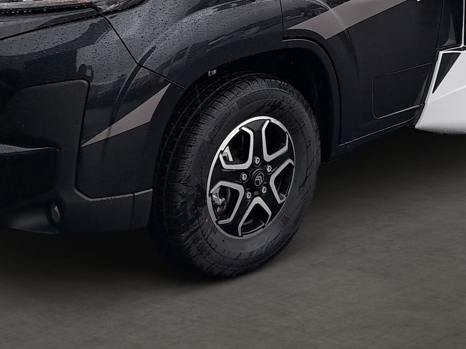 Fahrzeugabbildung Sunlight Adventure T 66S Automatik, Dörr Edition, TV